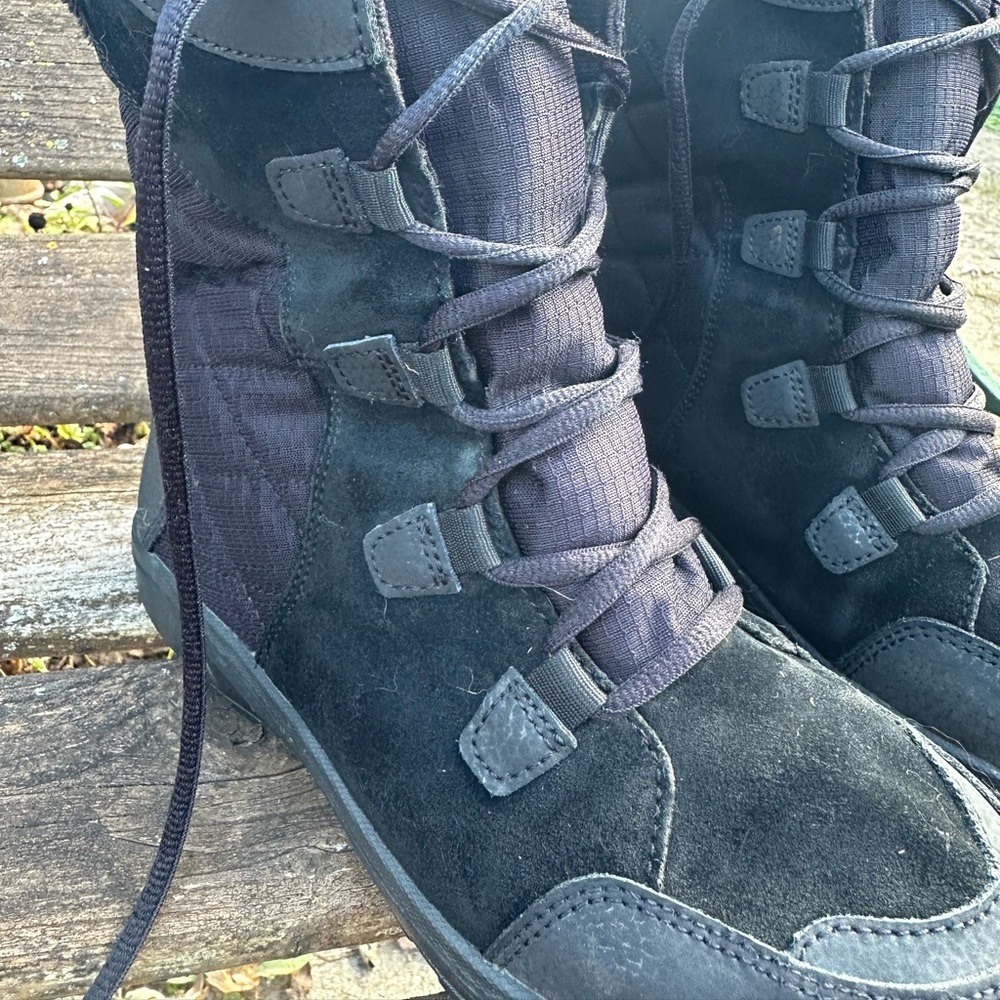 Columbia Black Women's boots‎